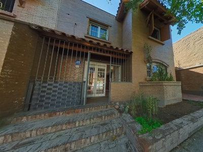 Casa en venta tres dormitorios en Godoy Cruz, patio y garage en Godoy Cruz