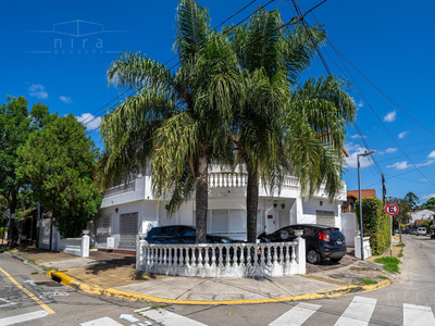 Saavedra ,barrio Parque,casa Con Parque Y Pileta - 5 Dorm. - Zona Residencial