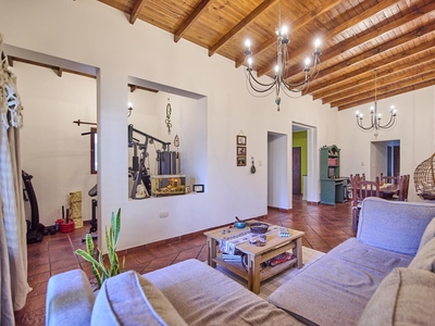 Casa 4 ambientes con pileta y parrilla en Berazategui Centro calle 18 entre 150 y 151.