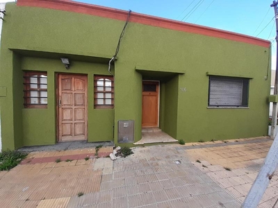 Casa en Venta en Ensenada sobre calle Saenz Peña, buenos aires