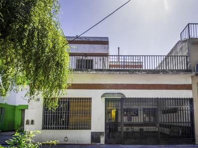 Casa De 5 Ambientes En Venta -zona Residencial Liniers -