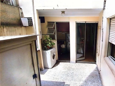 Depto. 2 ambientes en venta en Liniers con patio.