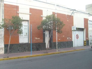 Casa en Venta en San Luis - Dueño directo - Gral Paz 600 - 2 dorm - 4 amb - 250 m2 - 688 m2 tot.