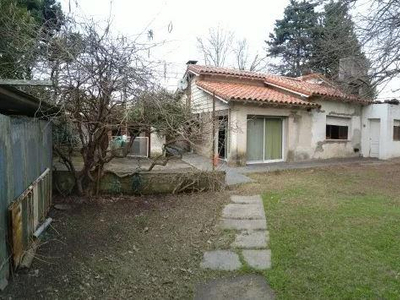 Casa En Venta - 2 Dormitorios 2 Baños - Cochera - 1371mts2 - Villa Elisa, La Plata