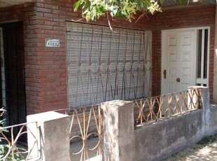 Casa en Venta en Villa de Mayo - Gregorio Marañon 4084 - 4 dorm - 6 amb - 180 m2 - 217 m2 tot.