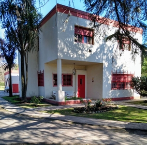 Casa Quinta de 6 dormitorios en Calle Pirovano y M Moreno - La Reja Grande