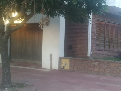 Casa en Venta en Sunchales - Dueño directo - Roque Saenz Peña 200 - 2 dorm - 3 amb - 118 m2 - 201 m2 tot.