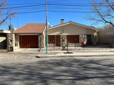 Casa en venta - Rivadavia