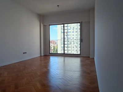 Alquiler Departamento 3 dormitorios 40 años, Frente, 70m2, Avenida Rivadavia 3000 piso 9, Once | Inmuebles Clarín