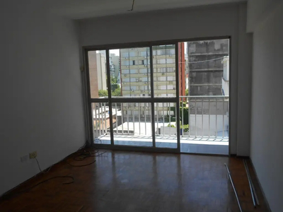 Alquiler Departamento 45 años 2 dormitorios, 60m2, Lateral, Balcarce 700 piso 6, Centro | Inmuebles Clarín