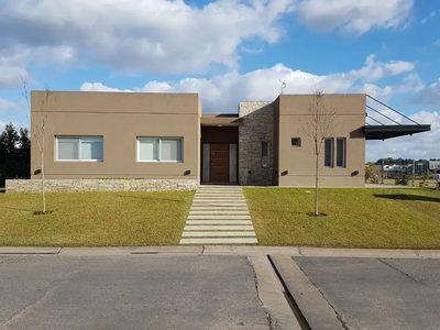 Casa Temporal 4 ambientes 8 años, 1 cochera, 150m2, Dean Funes 3500, San Benito, Zona Norte | Inmuebles Clarín