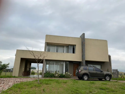 Casa Temporal 5 años, 5 cocheras, 160m2, Lote 100, San Sebastian, Zona Norte | Inmuebles Clarín