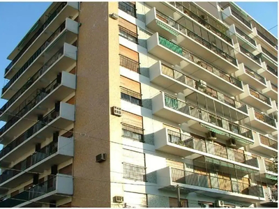 Departamento Alquiler 2 ambientes 35 años, con balcón, Frente, Avellaneda 300 piso 4, Ramos Mejia | Inmuebles Clarín