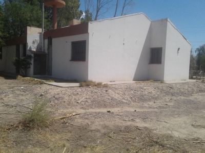 Orozco Propiedades Vende Amplia Casa- Con Terreno De 2500m2 -sobre Calle Rodriguez Y Luna-chimbas