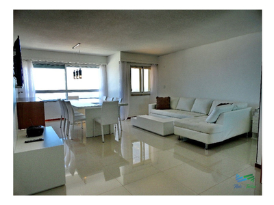 Apartamento En Venta De 3 Dormitorios En Peninsula, Punta Del Este.