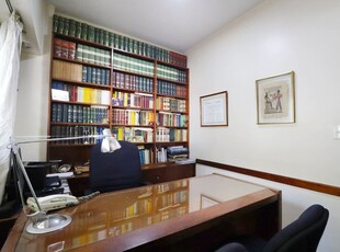 Oficina 3 Amb San Martin Centro con Cochera.