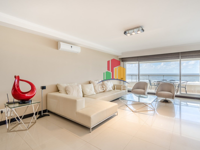 Oportunidad Moderno Apartamento De 3 Dormitorio Y Dependencia Frente Al Mar, Playa Brava