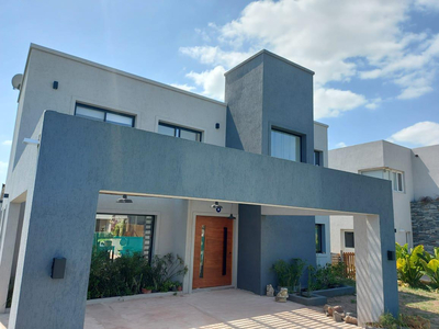 Venta - Casa En Barrio Privado El Aljibe - Bayugar Negocios Inmobiliarios