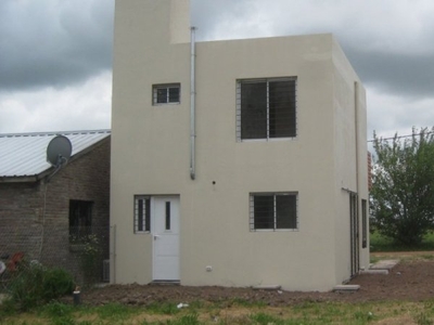 Casa en Alquiler en Funes - V,sarfield 700 - 2 dorm - 3 amb - 95 m2 - 360 m2 tot.