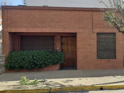 Casa en Venta en San Justo - San Justo - 2 dorm - 3 amb - 180 m2 tot.