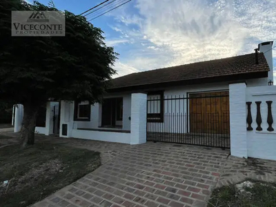 Casa 170 M2. Av. Campomar. Ranchos