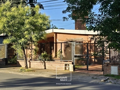 Casa en venta Gambartes 2502, Rosario, Provincia De Santa Fe, Argentina