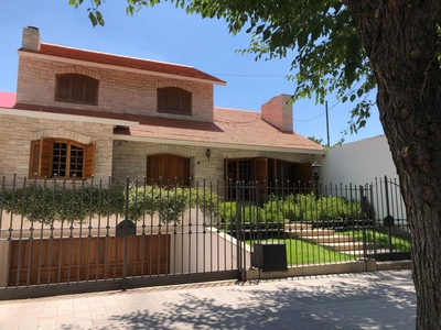 Casa en Venta en Quinta Sección - Capital - Mendoza