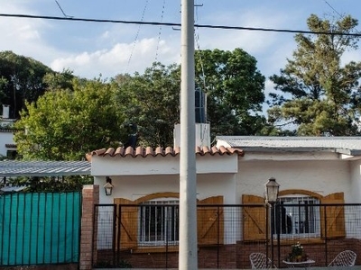 Casa en Venta en Rio Ceballos - Dueño directo - Colon 148 - 2 dorm - 6 amb - 165 m2 - 251 m2 tot.