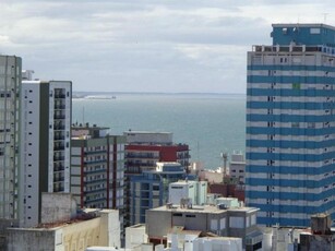Oportunidad - Venta Departamento Centrico En Mar Del Plata - 2 Piso Frontal Con Vista Al Mar , 2 Dormit. Y Cochera .-