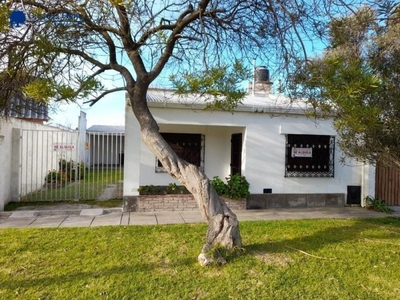 Casa en Alquiler en Miramar sobre calle calle 6 n° 1946,