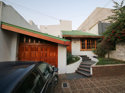 Casa En Venta Quilmes 5 Amb Con Pileta Y Garage