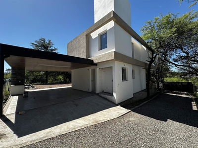 Venta Casa 3 Dormitorios Villa Allende Golf Estrenar 220m2 Cubiertos