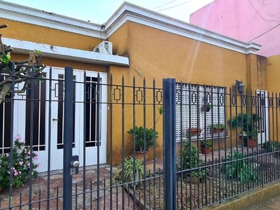 Casa en alquiler Avenida 66 1852-1900, Los Hornos, La Plata, B1910, Buenos Aires, Arg