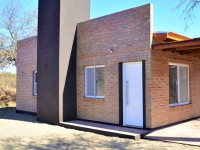 Casa en Venta en Merlo - Casa A Estrenar Bº Los Estribos - 2 dorm - 3 amb - 79 m2 - 900 m2 tot.