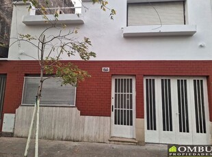 Casa en alquiler en Parque Avellaneda