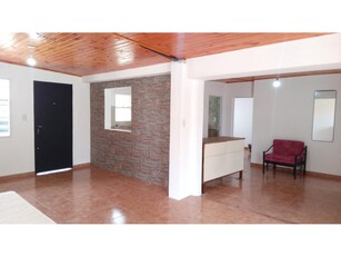 Casa de 3 ambientes en VENTA zona Colonia Avellaneda