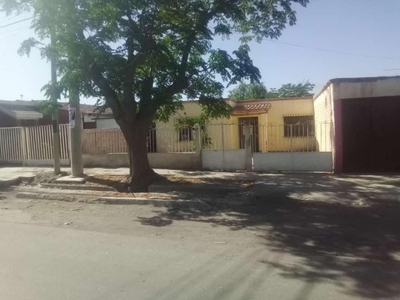 Casa De Construcción Mixta Con Terreno Amplio En Venta En Inmediaciones De Calle Perona Y Mendoza