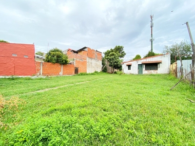 Gran terreno 800M2 y casa a refacc. Acepta permuta