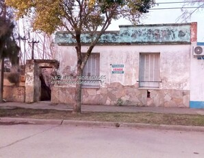 Casa en Venta en Melincue sobre calle Sarmiento, santa fe