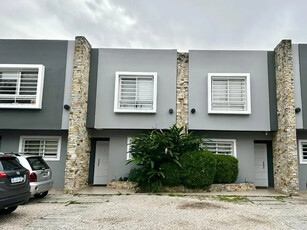 Venta Casa 2 dormitorios, 75m2, 1 cochera, Colonia 1200, Ituzaingo Norte, Ituzaingo