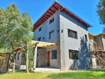 Casa 4 ambientes a la venta en Bariloche