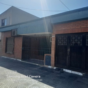 Casa en Venta en San Justo - Dueño directo - Guido Spano 5748 - 3 dorm - 3 amb - 150 m2 - 350 m2 tot.