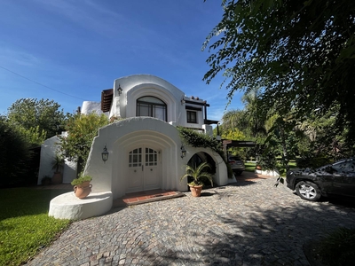 Casa en Venta estilo Mediterráneo en Larena Country Club, Pilar, Zona Norte