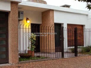 Casa en Alquiler en La Plata (Casco Urbano) Parque Castelli sobre calle 64, buenos aires