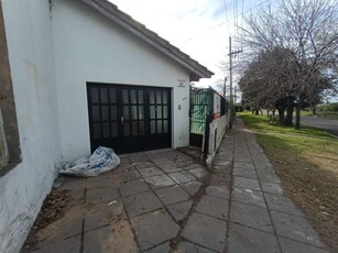 Casa en Venta en Villa Elvira sobre calle Diagonal 690 e/ 121 y 122, buenos aires