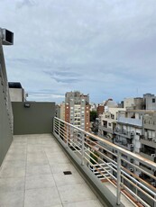 Semipiso Excelente de 4 Ambientes c/balcón terraza