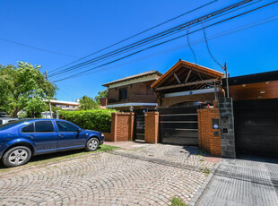 Casa De 4 Dormitorios - Pileta - Fisherton - Rosario