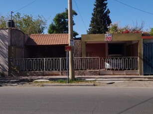 Venta. Casa, 4 Dormitorios, Sobre Calle Mendoza A Mts De Circunvalacion, Capital
