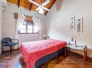 VENTA/PERMUTA - Casa 3 Dormitorios, patio y cochera - Pichincha, Rosario