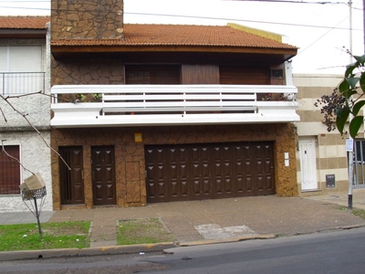 Casa dos familias en Venta en Avellaneda
